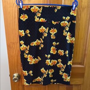 #85 - LuLaRoe Cassie Pencil Skirt with Yellow Floral on Navy